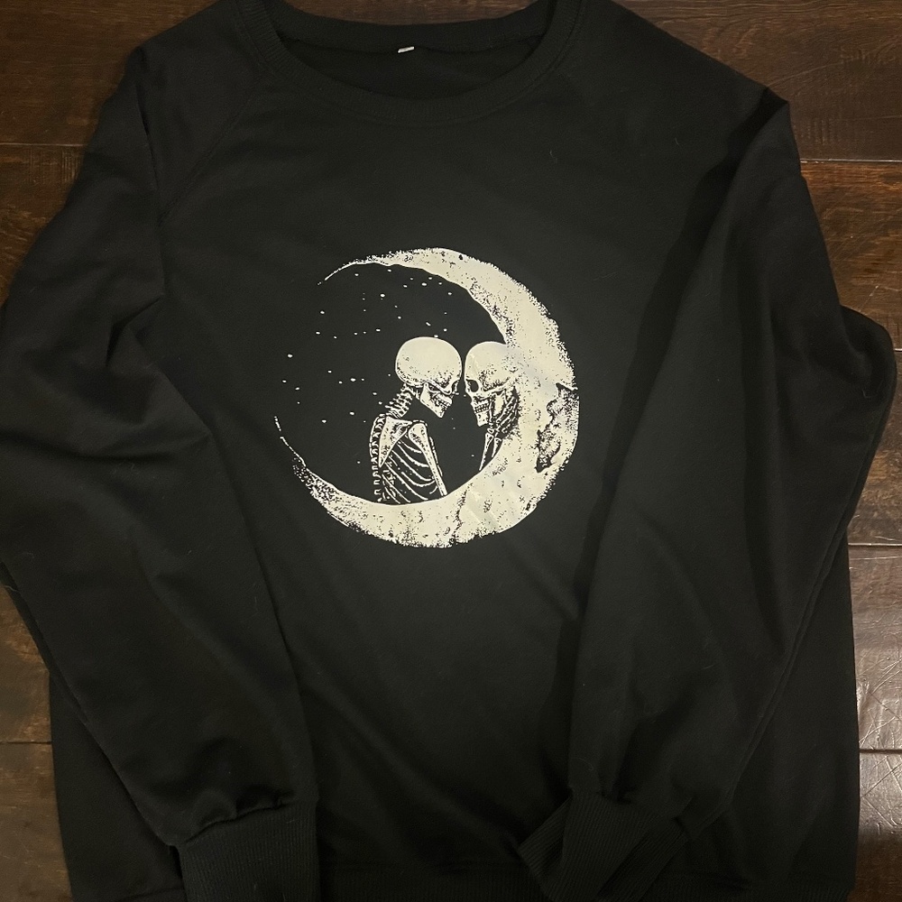 Skeletons in love on the moon